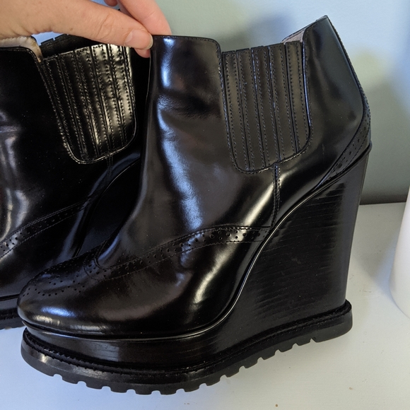 Authentic Michael Kors Booties - fits small - Picture 3 of 6